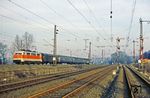 111 131 mit N 5624 nach Düsseldorf am Abzw. Linden bei Gruiten. Die Gleise rechts führen in den ehemaligen Rangierbahnhof von Wuppertal-Vohwinkel. (05.02.1982) <i>Foto: Wolfgang Bügel</i>