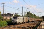 Akiem Mietlok 37006 (SNCF 437 006) mit einem DGS ("Güterzug eines externen EVU") nach Rheinhausen im Bahnhof Hilden/Rheinland. (28.09.2015) <i>Foto: Wolfgang Bügel</i>