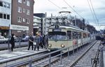 Der erste planmäßige Straßenbahnzug trifft in der neuen Haltestelle Gutenbergstraße in Köln-Ehrenfeld ein. (14.04.1985) <i>Foto: Peter Schiffer</i>