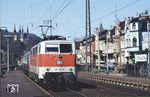 Außerhalb ihres angestammten S-Bahngebiets trifft 111 118 mit einem Nahverkehrszug von Köln nach Koblenz in Remagen ein. (17.04.1985) <i>Foto: Peter Schiffer</i>