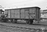 Dieser Bahnhofswagen in Wuppertal-Loh diente als Übergangswagen zur elektrifizierten Kleinbahnstrecke Loh – Hatzfeld der Wuppertaler Stadtwerke. (03.1963) <i>Foto: Reinhard Todt</i>