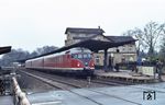612 506 (Bw Braunschweig) als Nt nach Kreiensen im Bahnhof Wolfenbüttel. (29.04.1985) <i>Foto: Peter Schiffer</i>