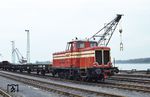 Funklok KBE V 53 (KHD, Baujahr 1959, 800 PS, bis 1978 bei KFBE) im Godorfer Hafen bei Wesseling. (04.05.1985) <i>Foto: Peter Schiffer</i>