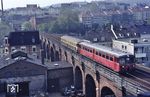 515 614 mit einem 815 auf dem Bartholomäusviadukt kurz vor der Endstation Wuppertal-Wichlinghausen. (09.05.1985) <i>Foto: Peter Schiffer</i>