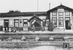 Der Bahnhof Auma an der 1894 eröffneten Strecke Triptis - Ziegenrück. 1998 wurde die Strecke stillgelegt. (1932) <i>Foto: Slg. Johannes Glöckner</i>