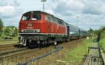 Für die Braunschweiger 216 030 war die Bespannung des E 2422 (mit blauen NS-Wagen) auch der letzte Einsatztag im Vorharz. Ab 01. Juni 1975 gehörte sie zum Bw Gelsenkirchen-Bismarck. (31.05.1975) <i>Foto: Prof. Dr. Willi Hager</i>