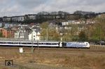 In der 14. Woche 2016 bespannt weiterhin Lokomotion 663 (185 663) die Ersatzzüge von National Express. Hier schiebt sie RB 24611 aus Wuppertal-Barmen.  (06.04.2016) <i>Foto: Wolfgang Bügel</i>