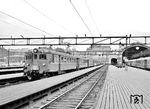 Der norwegische elektrische Triebzug 68.29 (NSB Bmeo Type 68, später NSB BM 68 oder NSB Type 68) im Bahnhof Oslo. Von ihm wurden zwischen 1956 und 1961 30 Stück in zwei Bauserien von Norsk Elektrisk & Brown Boveri und Skabo jernbanevognfabrik hergestellt. (1969) <i>Foto: Peter Wagner</i>