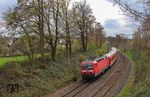 143 660 mit dem Linienverstärkungszug S 31160 (Düsseldorf-Wehrhahn - Solingen Hbf) auf der S-Bahnlinie 1 bei Solingen-Vogelpark. (12.04.2016) <i>Foto: Joachim Bügel</i>