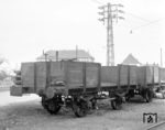 Der offene Güterwagen 127 (Düsseldorfer Eisenbahnbedarf vorm. Weyer, Baujahr 1924) mit Bremsersitz diente vor allem als Zwischenwagen. Seine großen Puffer sollten ein Verhaken der Puffer anderer Wagen in engen Anschlußgleisen verhindern.  (04.1956) <i>Foto: Reinhard Todt</i>