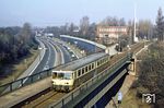 515 106 (Bw Wanne-Eickel) im Haltepunkt Herne-Rottbruch, der direkt über der Bundesautobahn A 43 (Münster - Wuppertal) liegt. (20.02.1982) <i>Foto: Wolfgang Bügel</i>