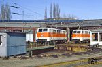 Im Bw Siegen treffen sich die Düsseldorfer S-Bahn-Maschinen 111 162 und 111 119. (21.02.1982) <i>Foto: Wolfgang Bügel</i>