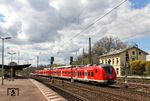 1440 312 und 1440 826 als S 30889 (Mönchengladbach Hbf - Hagen Hbf) im Bahnhof Gruiten. (17.04.2016) <i>Foto: Joachim Bügel</i>