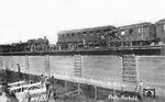 Am 22. September 1918 ereignete sich das bislang schwerste Eisenbahnunglück in Dresden, als ein Schnellzug aus Leipzig auf einen auf Einfahrt in den Neustädter Bahnhof wartenden zweiten Zug auffuhr. Die tragische Bilanz waren 38 Tote, 27 Schwer- und dutzende Leichtverletzte. (22.09.1918) <i>Foto: RVM-Archiv (Hoxhold)</i>