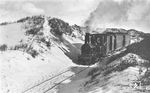Die Amrumer Inselbahn war eine Schmalspurbahn mit 900 mm Spurweite, die von 1893 bis 1939 existierte. In dieser Zeit hatte sie trotz zahlreicher betrieblicher Probleme maßgeblichen Anteil am Aufschwung des Fremdenverkehrs auf der Nordseeinsel Amrum. (1927) <i>Foto: Slg. Johannes Glöckner</i>