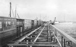 Die Inselbahn Juist war eine eingleisige, meterspurige und nicht elektrifizierte Bahnstrecke auf der ostfriesischen Insel Juist. Sie war 1898 die erste motorbetriebene Inselbahn Deutschlands und wurde 1982 stillgelegt, nachdem ein ortsnaher Hafen errichtet worden war. (1912) <i>Foto: Slg. Johannes Glöckner</i>