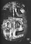 Bohren eines Dampfzylinders, ein Bild aus dem Skoda-Katalog von 1950. (1950) <i>Foto: Slg. Johannes Glöckner</i>
