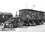 Um die variablen Einsatzmöglichkeiten der Culemeyer-Straßenroller zu dokumentieren, wurden bei der Vorführung der ersten Fahrzeuge in Berlin Anhalter Güterbahnhof Schwellen ausgelegt, die beim Überfahren die Geländegängigkeit der Fahrzeuge demonstrieren sollten. (27.04.1933) <i>Foto: RVM</i>