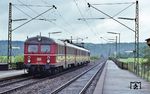425 419 zwischen Reutlingen und Tübingen im Haltepunkt Tübingen-Lustnau. (22.05.1985) <i>Foto: Peter Schiffer</i>