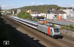 Ohne Wolkenschaden ist RB 62213 mit Railpool 185 679 mittlerweile zwischen Wuppertal-Unterbarmen und -Barmen unterwegs. (04.05.2016) <i>Foto: Wolfgang Bügel</i>