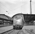 V 200 008 vom Bw Hamm P steht fabrikneu (Abnahme am 16.04.1957) in Frankfurt Hbf. (04.1957) <i>Foto: Joachim Claus</i>