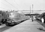 VT 06 110 ist als Fernschnelltriebzug (Ft) 8 "Rhein-Blitz" aus Dortmund in Basel SBB eingetroffen. (19.06.1957) <i>Foto: Joachim Claus</i>
