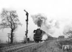 58 3020 (Bw Riesa) passiert mit einem Güterzug das Einfahrsignal von Limmritz. (03.1976) <i>Foto: Joachim Claus</i>
