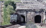 117 120 verlässt vor E 3735 (Heilbronn - Stuttgart) den 584 m langen Kirchheimer Tunnel.  (28.04.1975) <i>Foto: Peter Schiffer</i>
