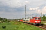 Zwischen Wuppertal-Vohwinkel und Gruiten ist 181 213 mit PbZ 2471 unterwegs. Im Zug laufen noch 120 102 und 120 140 als Wagen mit. (11.05.2016) <i>Foto: Joachim Bügel</i>