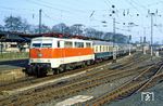 111 152 wartet mit E 3522 im Bahnhof Remagen eine Überholung ab. (01.04.1982) <i>Foto: Wolfgang Bügel</i>