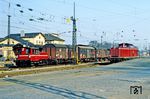 332 218 und 212 025 (beides Koblenzer Maschinen) im Bahnhof Remagen. (01.04.1982) <i>Foto: Wolfgang Bügel</i>