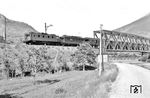 BLS Be 5/7 164 mit Ae 4/4 253 der Bern–Lötschberg–Simplon-Bahn auf der Rhonebrücke bei Brig. (08.1954) <i>Foto: Kurt Eckert</i>