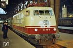 103 116 wurde am 22.12.1970 in Dienst gestellt und steht hier noch im Ablieferungszustand im Frankfurter Hauptbahnhof. (01.1971) <i>Foto: Joachim Claus</i>