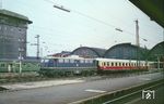 E 10 138 (Bw Frankfurt/M 1) verlässt mit einem TEE den Frankfurter Hauptbahnhof. (1965) <i>Foto: Joachim Claus</i>