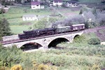 050 800 mit Ng 63220 auf der Nisterbrücke bei Unnau-Korb. (17.05.1975) <i>Foto: Peter Schiffer</i>