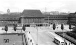 Das Empfangsgebäude von Ratibor in Oberschlesien. Zum Ende des Zweiten Weltkriegs brannte der Bahnhof ab und wurde durch einen modernen Zweckbau ersetzt.  (1935) <i>Foto: RVM</i>