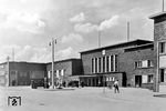 Eine weitere Ansicht auf das im Mai 1935 eingeweihte neue Empfangsgebäude in Glogau/Schlesien. (1935) <i>Foto: RVM</i>