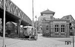 Ein Triebwagen der Peine-Ilseder-Eisenbahn (Bauart MAN) am Bahnhof Peine. (1964) <i>Foto: Reinhard Todt</i>