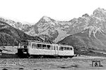 Der bei Ausflugsfahrten beliebte "Gläserne Zug" (ET 91) im Werdenfelser Land zwischen Klais und Mittenwald. Das Foto diente auch als Vorlage für eine Postkarte des RVM, die in den 1930er Jahren vertrieben wurde.  (1937) <i>Foto: RVM</i>