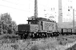 E 94 058 hat eine bewegte Geschichte hinter sich: Die am 09. März 1942 von AEG/Henningsdorf an die Reichsbahn abgelieferte Lok war zunächst auf der Frankenwaldbahn beim Bw Probstzella im Einsatz. Nach Demontage der Fahrleitung auf DDR-Gebiet im Frühjahr 1946 wurde die Lok nach Workuta in die UdSSR abgefahren. Im völlig desolaten Zustand kam sie im August 1952 wieder zurück in die DDR. Erst im April 1958 wurde sie nach der Aufarbeitung im RAW Dessau dem Betrieb im Bw Bitterfeld übergeben. Vom 10. Januar 1960 bis 30. September 1979 war sie beim Bw Leipzig-Wahren beheimatet, in deren Einsatzzeit auch dieses Foto in Leipzig-Connewitz fällt. Ab 01. Oktober 1979 gehörte sie zum Bestand des Braunkohlekombinats (BKK) Bitterfeld. Sie blieb beim Eisenbahnmuseum Falkenberg erhalten. (24.06.1966) <i>Foto: Will A. Reed</i>