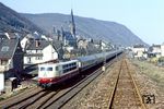 Und der nächste IC: Diesmal IC 517 "Werdenfels" (Hamburg-Altona - Dortmund – Garmisch-Partenkirchen) mit 103 225 in Brohl, aufggenommen vom Gleis der Brohltalbahn. (04.04.1982) <i>Foto: Wolfgang Bügel</i>