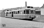 Ein Triebwagen französischen Ursprungs der Bad Orber Kleinbahn in Bad Orb. Möglicherweise handelt es sich um den VT 3, gebaut ca. 1933/34, angetrieben von einem Saurer-Motor auf zwei Achsen (ein Drehgestell) und bis Ende der 1950er Jahre im Einsatz. (28.05.1956) <i>Foto: Kurt Eckert</i>
