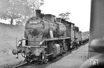 Aus einem entgegenkomenden Zug wurde die in Uffenheim rangierende 54 1592 fotografiert. 3 Wochen später (am 11. Juni 1956) wurde sie abgestellt. (05.1956) <i>Foto: Kurt Eckert</i>