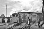 Dampf- und wolkengeschwängerte Luft an der Brienz-Rothorn-Bahn im Depot Brienz. (06.1956) <i>Foto: Kurt Eckert</i>