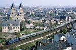 110 477 (Bw Dortmund 1) mit D 708 (Oberstdorf - Dortmund) in Andernach. Ein Jahr später verunglückte die Lok (am 26. Mai 1983) mit D 225 in Groß Königsdorf und wurde ausgemustert. (17.04.1982) <i>Foto: Wolfgang Bügel</i>