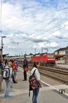 Mit dem ICE-Ersatzzug IC 2907 (Köln - Hamm) rauscht 120 145 durch Solingen. (31.05.2016) <i>Foto: Joachim Bügel</i>