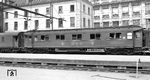 Der sechsachsige Schlafwagen Nr. 30066 der DSG im Bahnhof Basel SBB. (07.1951) <i>Foto: Joseph P. Saitta</i>