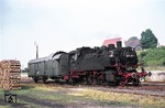 064 295-9 rangiert den Güterzugbegleitwagen des Ng 16185 im Bahnhof Waidhaus (Strecke Weiden - Eslarn). (26.06.1973) <i>Foto: Peter Schiffer</i>