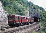 485 005 verlässt den 244 m langen Klotz-Tunnel bei Istein. (08.07.1973) <i>Foto: Peter Schiffer</i>