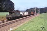 194 152 mit einem Güterzug auf der Strecke Freilassing - Rosenheim bei Axdorf nahe Traunstein. (14.09.1979) <i>Foto: Peter Schiffer</i>